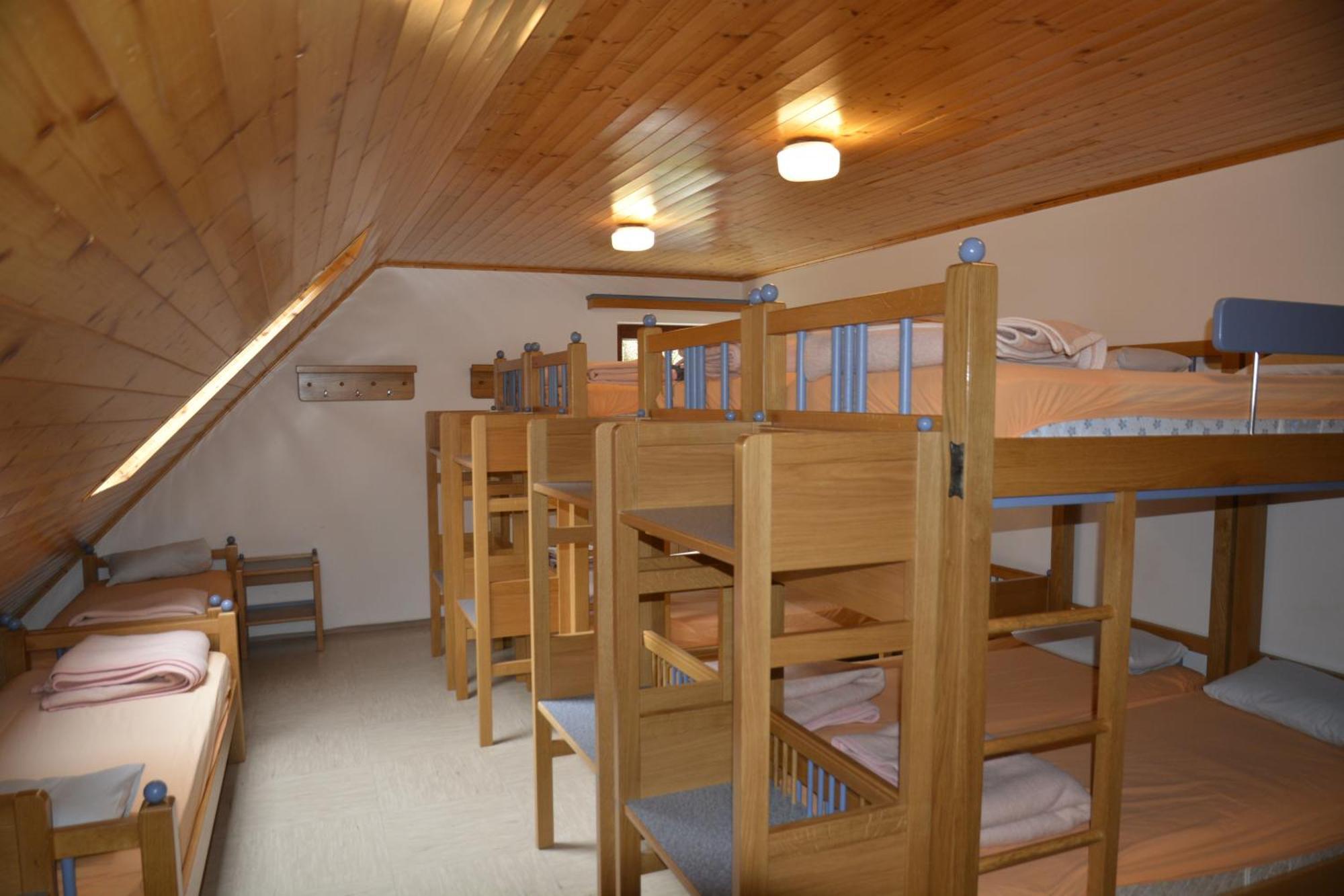 Pus Bavsica Hostel Log pod Mangartom ภายนอก รูปภาพ